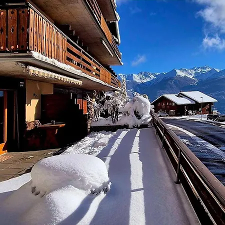 Charming Vintage Flat Near Slopes *