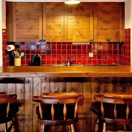 Charming Vintage Flat Near Slopes اوفروناز