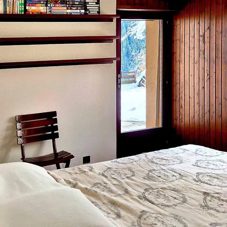 Charming Vintage Flat Near Slopes Appartement