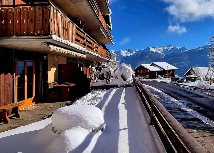 Charming Vintage Flat Near Slopes *